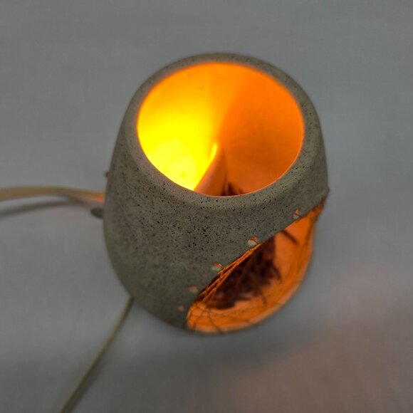 Vintage Eagle-Themed Ceramic Electric Night Lamp 5.5" Tall - Picture 3 of 11